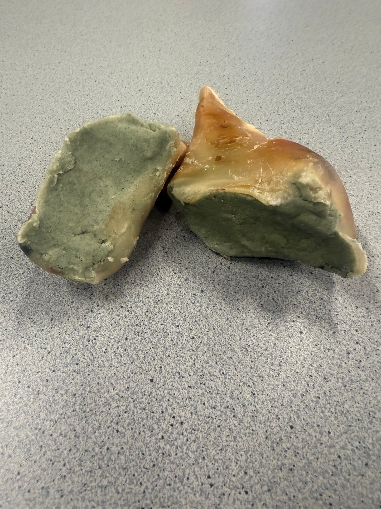 Hoefjes gevuld met schapenvet-spirulina 2 stuks